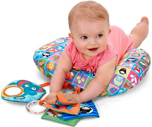 OUTLET Edukacyjna poduszka Chicco  z zabawkami dla dziecka